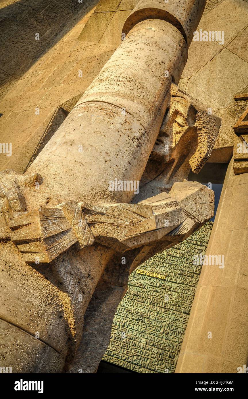 Sculture realizzate da Josep Maria Subirachs sulla facciata della Passione della Basilica della Sagrada Familia (Barcellona, Catalogna, Spagna) ESP: Fachada de la Pasión Foto Stock