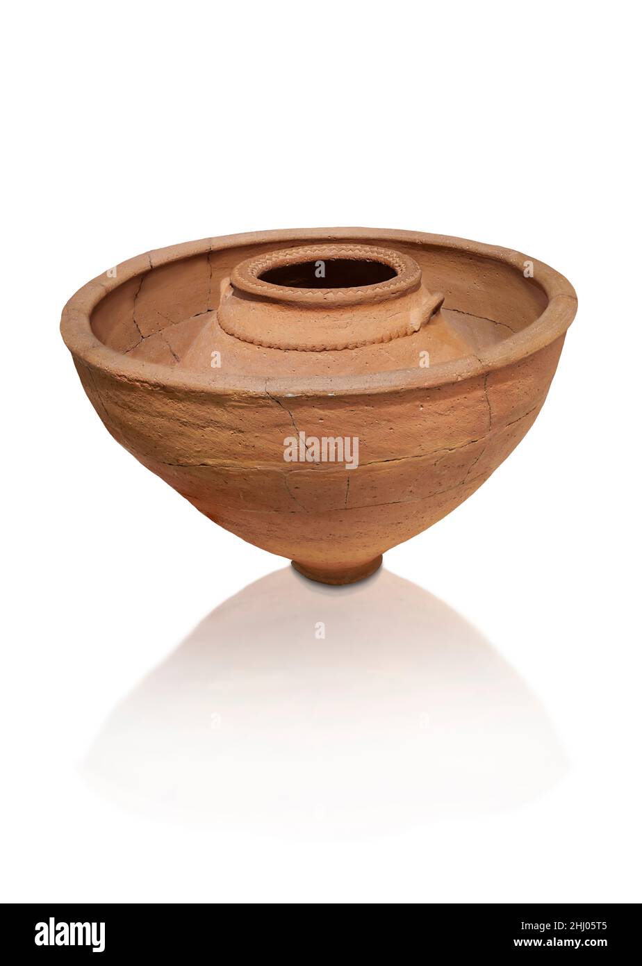 Ceramica greca neolitica 'più fredda' , Tiryns 2700-2200 AC. Museo Archeologico di Nauplia. . Su sfondo bianco. Fotografo Paul e Williams. Foto Stock