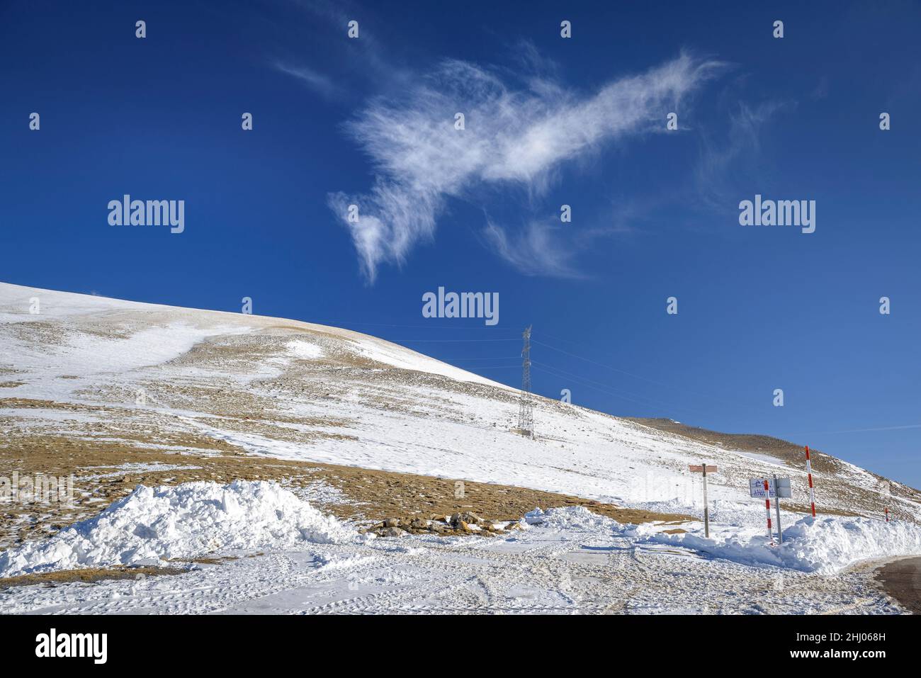Valico nevoso del Coll de Pal in inverno (Barcellona, Catalogna, Spagna, Pirenei) ESP: Collado de montaña del Coll de Pal nevado en invierno, Pirineos Foto Stock