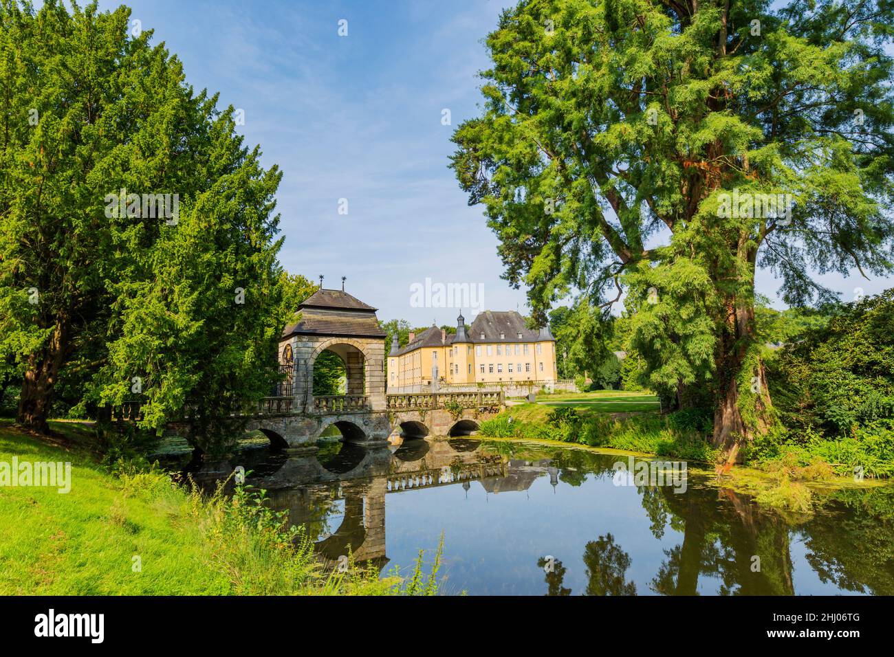 Castello Dyck - Vista sul Fiume Ponte del Castello Dyck, Germania, Juechen 25.08.2017 Foto Stock