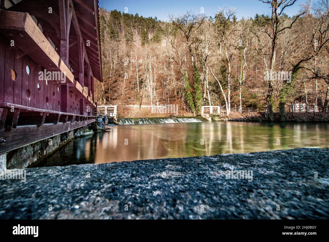 BLAUBEUREN : sorgente di pentola blu Foto Stock