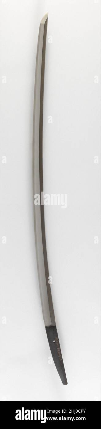 Lama per una spada (Katana) datata 1526 lama inscritta da Masazane il giapponese Masazane era un spada attivo nel tardo periodo di Muromachi in ISE (nell'attuale prefettura di mie). Fu uno dei più importanti spadsmith della scuola di Sengo Muramasa. La sua opera più conosciuta è una lancia, la cosiddetta Tonbogiri (taglierina per dragonfly), una delle tre famose lance, ciascuna delle quali è stata realizzata da un rinomato spada.questa spada ha una superficie in acciaio altamente distintiva, realizzata nel modello ayasugihada (grano curvo concentricamente). Le lame con il modello ayasugihada sono state il marchio della celebre Gasa Foto Stock