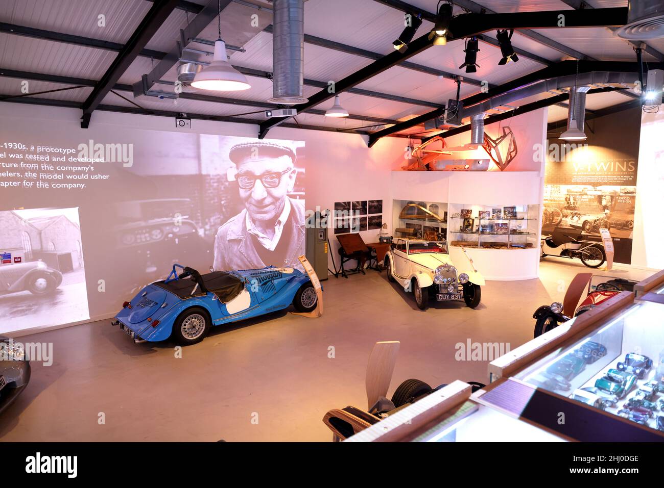 Nella Sala d'Archivio del Morgan Motors Experience Center, a Malvern, Worcestershire, Regno Unito. - 21 Gennaio 2022 Foto di Andrew Higgins/Thousand Word Foto Stock