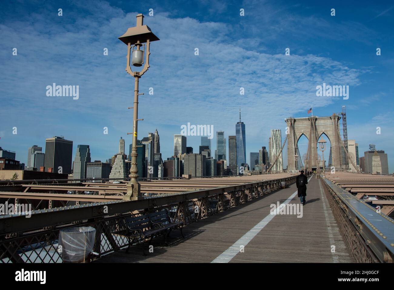Spektakulärer Blick von der Brooklyn Bridge auf die Skyline von Manhattan Foto Stock