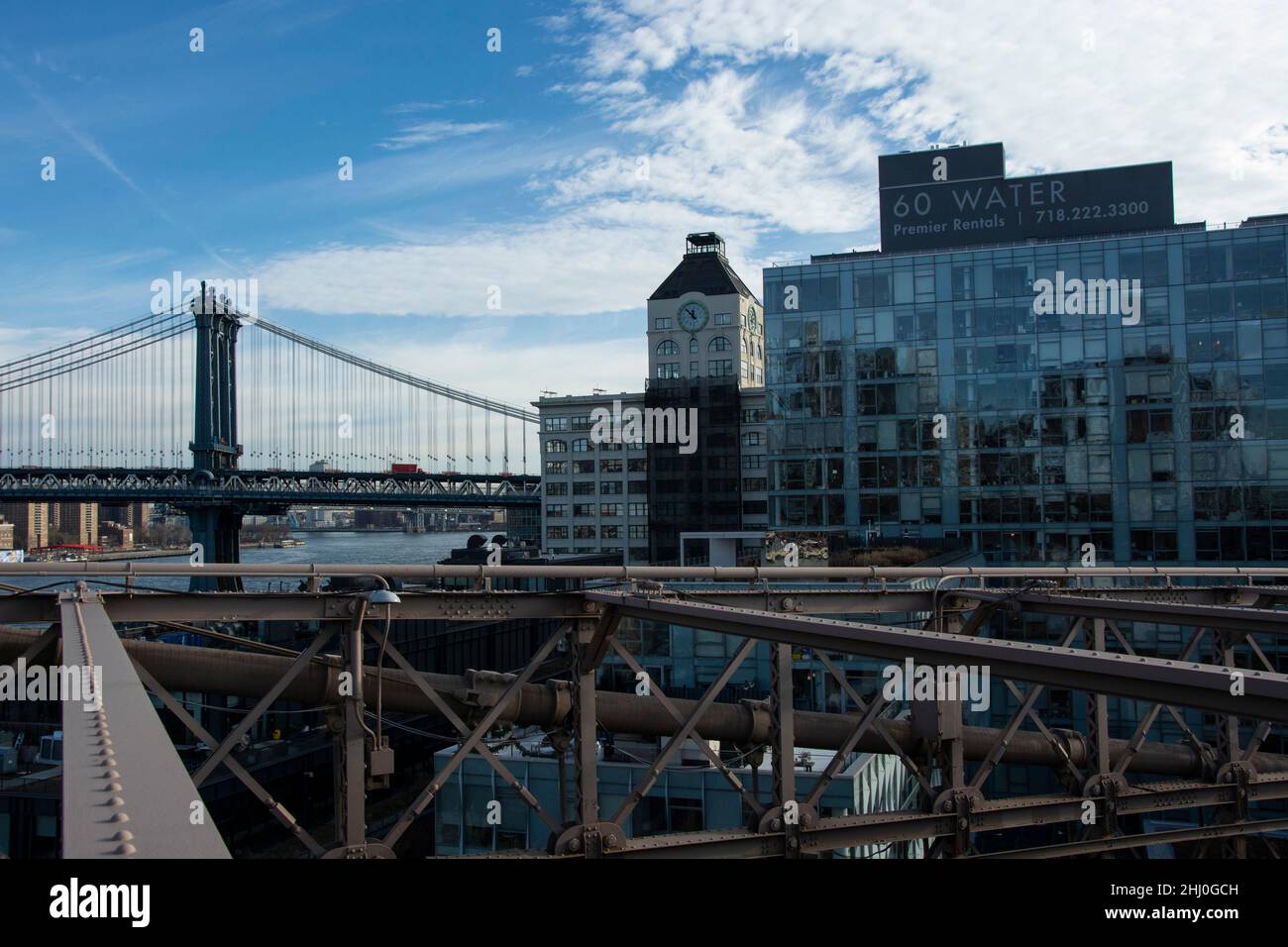 New York: Blick von der Brooklyn Bridge auf die Manhattan Bridge Foto Stock