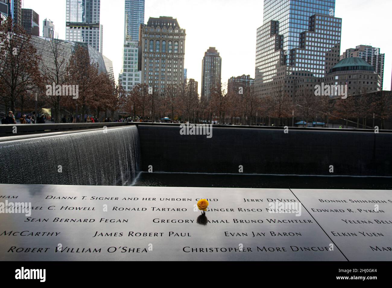 New York: Die Memorial Pools mit den Namen der getöten Personen der Attentate von 9/11 Foto Stock