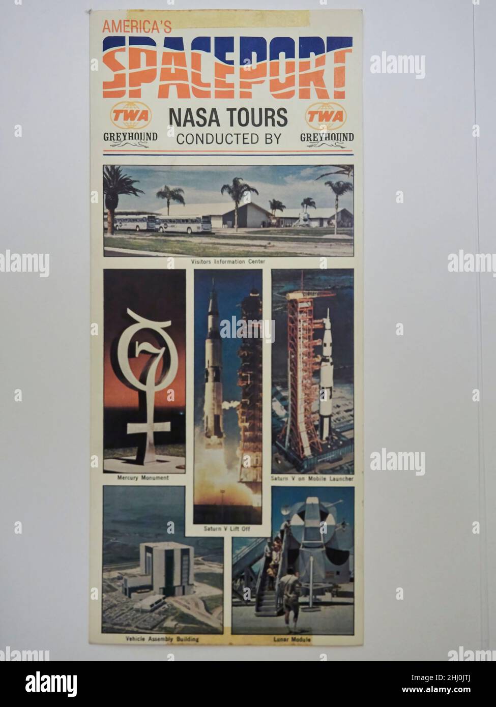 La prima pagina di un opuscolo del tour del Kennedy Space Center, raccolto come parte di un tour intorno al giorno del lancio di Apollo 11. Foto Stock