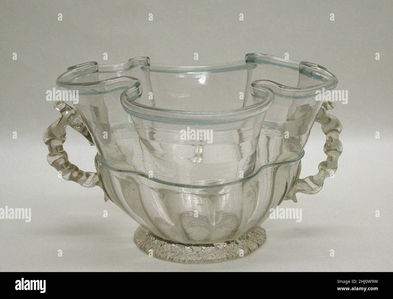 Ciotola fine 16th–metà 17th spagnolo, Castiglia (Cadalso). Recipiente 185956 Foto Stock