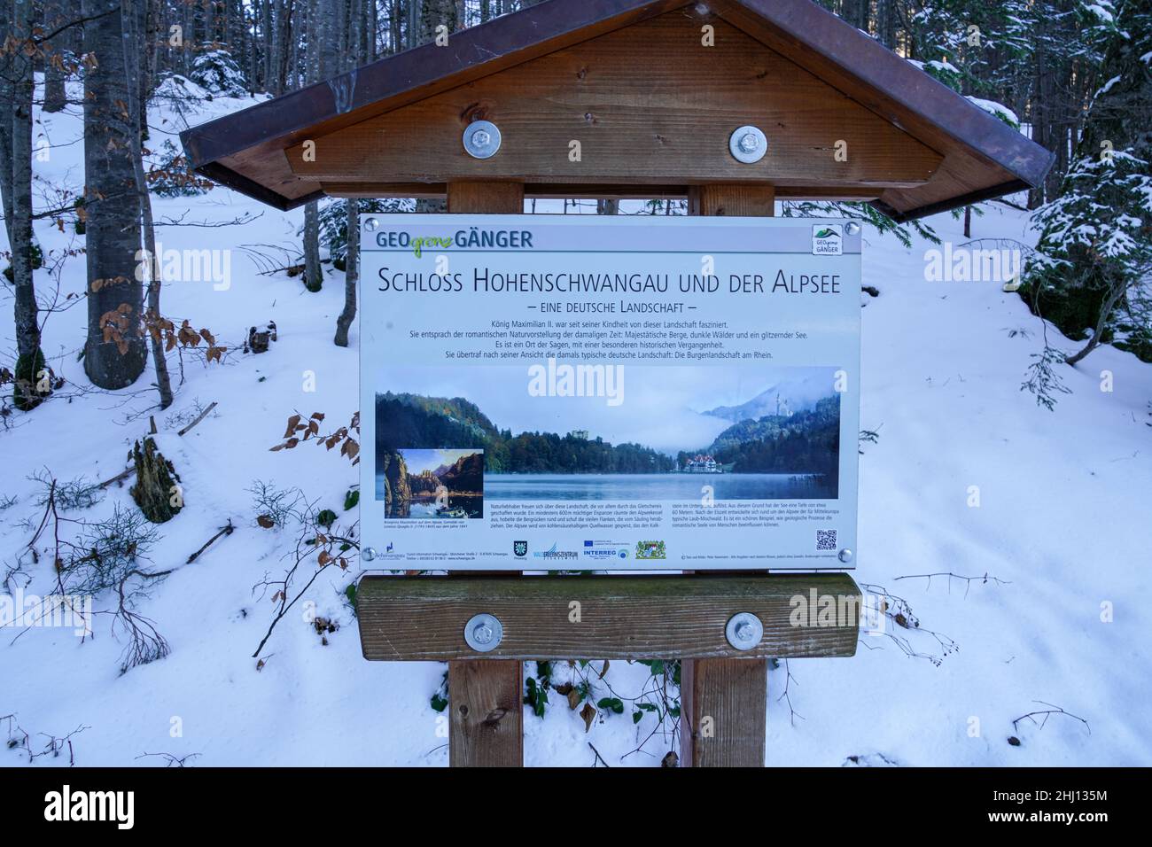 Un poster pubblicitario da parte dell'Amministrazione del Museo Bavarese per il castello Hohenschwangau di Re Ludovico II nella foresta di Schwandorf. Foto Stock