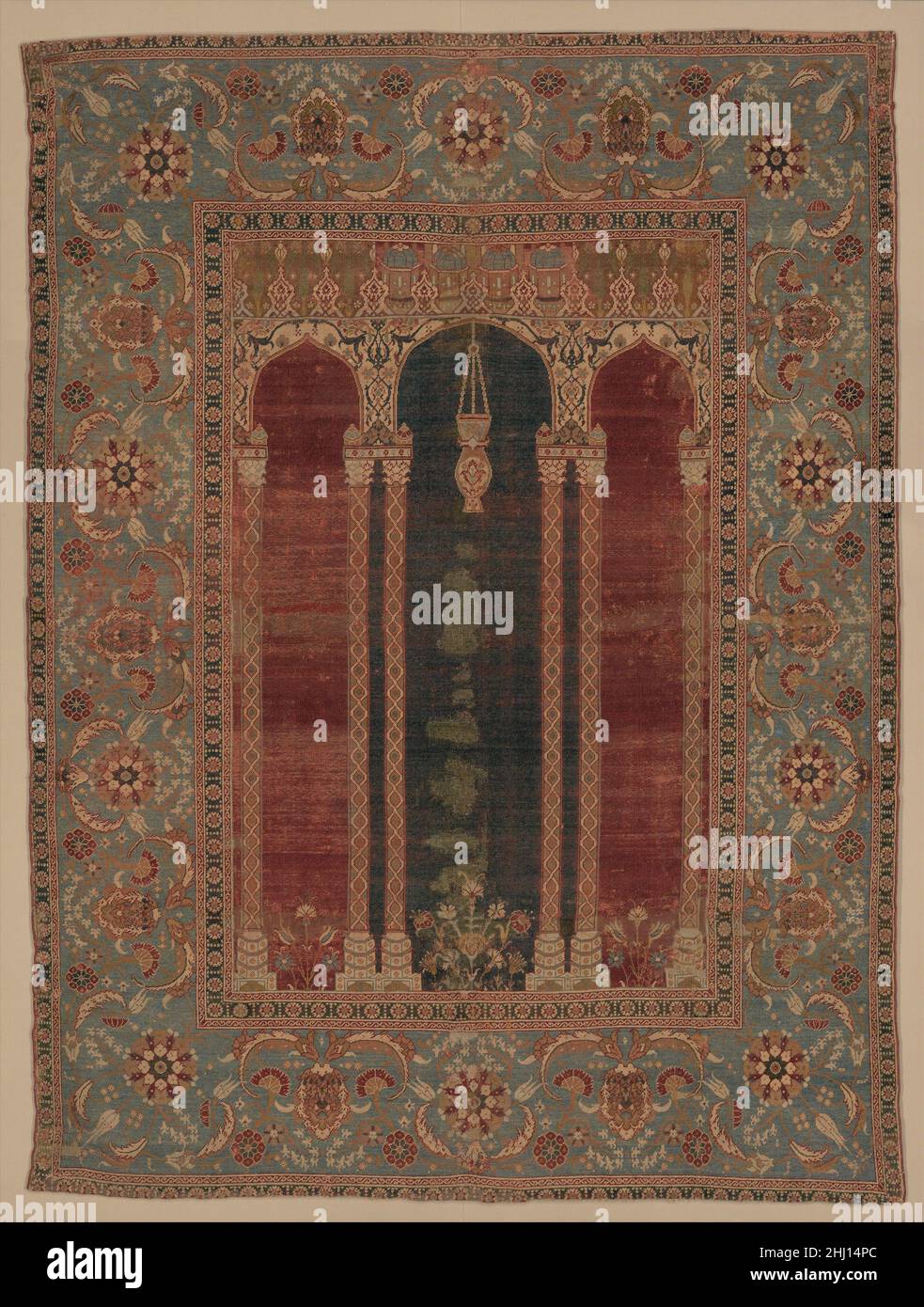 Moquette con Triple-Arch Design ca. 1575–90 questo tappeto, disegnato con  cura e dai colori sottili, è tra i più raffinati di tutte le tessiture  ottomane. Uno dei tappeti più antichi ad includere