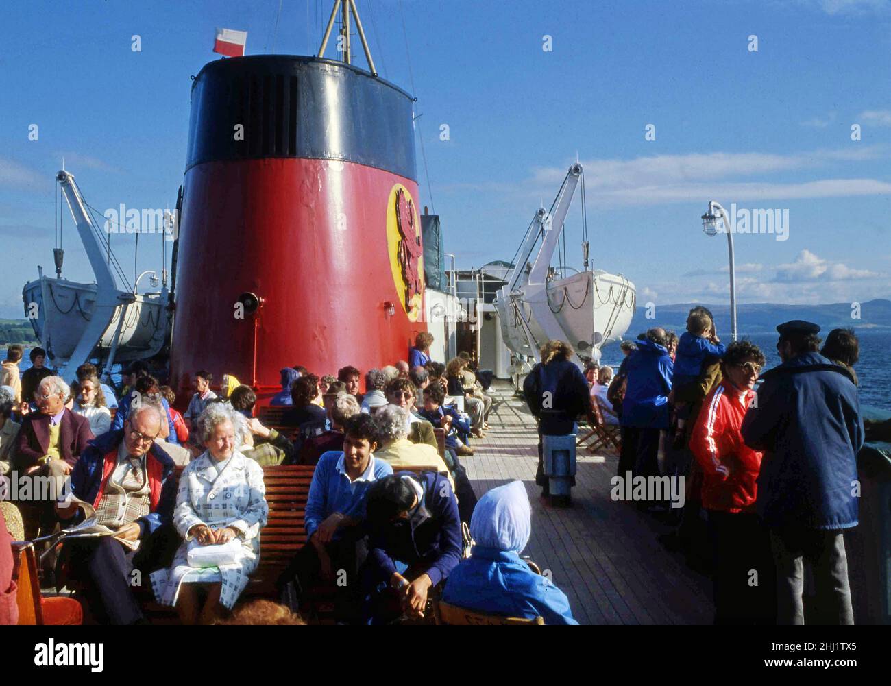 Passeggeri a bordo della MV Glen Sannox 1970s Foto Stock
