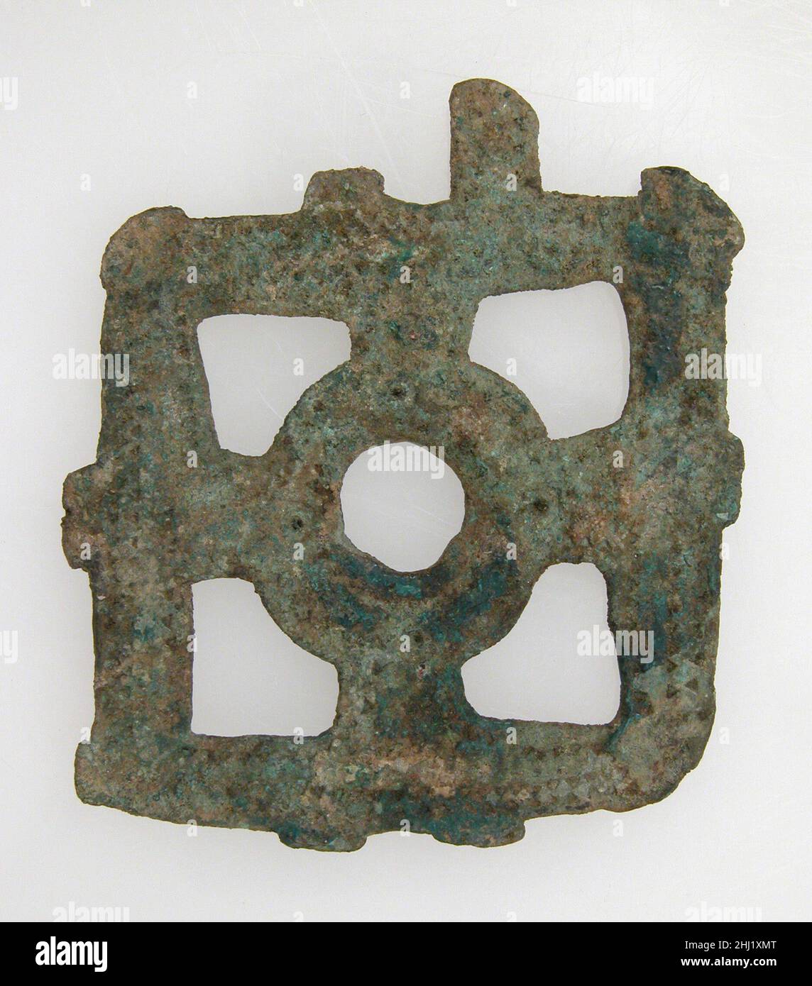 Targa openwork ultima metà del 6th e prima metà del 7th secolo franco. Placca openwork 465541 Franchi, placca openwork, ultima metà del 6th e prima metà del 7th secolo, lega di rame, totale: 2 1/4 x 1 15/16 x 1/16 pollici (5,7 x 5 x 0,1 cm). Il Metropolitan Museum of Art, New York. Dono di J. Pierpont Morgan, 1917 (17.193.220) Foto Stock