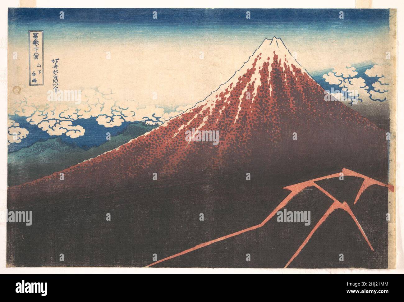 Tempesta sotto il Monte Fuji (Sanka no haku u), dalla serie trentasei viste del Monte Fuji (Fugaku sanj?rokkei) ca. 1830–32 Katsushika Hokusai giapponese questa è una delle opere più celebrate di Hokusai. Un temporale, indicato da un fulmine rosso, drammatizza l'improvviso cambiamento da un cielo estivo pieno di nuvole alla violenza torbida che disturba tutto sotto il Monte Fuji.Katsushika Hokusai, uno degli artisti più creativi del mondo, incarnava una straordinaria sensibilità verso la natura e una percezione viva dell'umanità. Tempesta sotto il Monte Fuji (Sanka no haku u), dalla serie trentasei viste del MOU Foto Stock