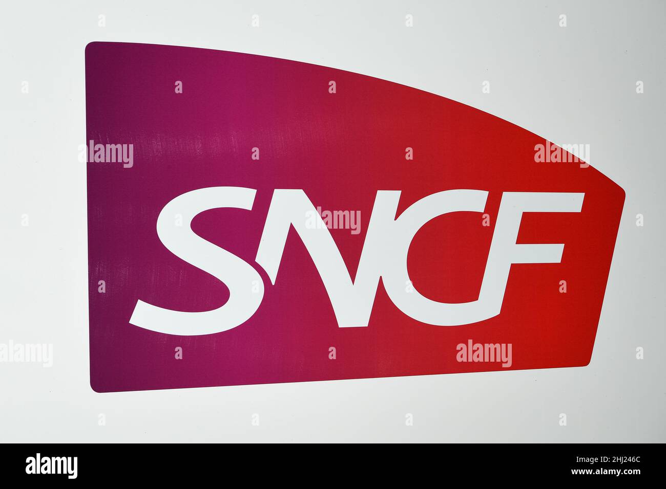Il logo SNCF alla stazione di Austerlitz, il 12 dicembre 2021 a Parigi, Francia. Foto di Victor Joly/ABACAPRESS.COM Foto Stock