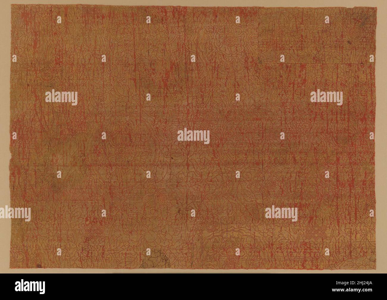 'Cloth of Gold' con medaglioni 14th Century Cina questo esuberante tessuto illustra uno dei materiali più lussuosi utilizzati alla corte di Mongol: Il nasij, o "Cloth of Gold". Fatta eccezione per i contorni molto fini di motivi in seta rossa brillante, l'intera superficie di questo tessuto speciale è stata intessuta con fili d'oro. Un'innovazione dall'Asia centrale, questa tecnica attesta il movimento di massa di tessitori dal mondo iraniano orientale alla Cina durante il periodo di Mongol. 'Stoffa d'oro' con medaglioni 64101 Foto Stock