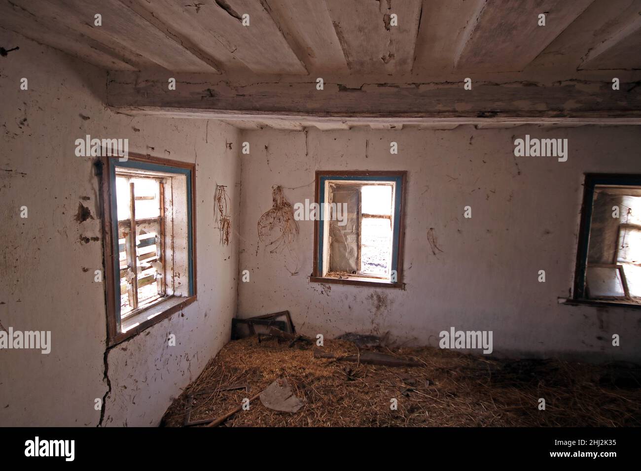 Casa abbandonata, vista della stanza interna. Foto Stock