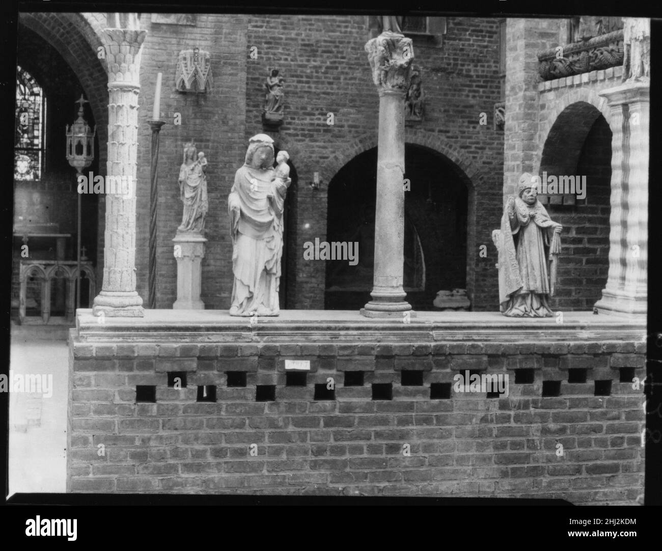 Lastre di coping 12th–13th secolo francese. Lastre di coping 473459 Foto Stock