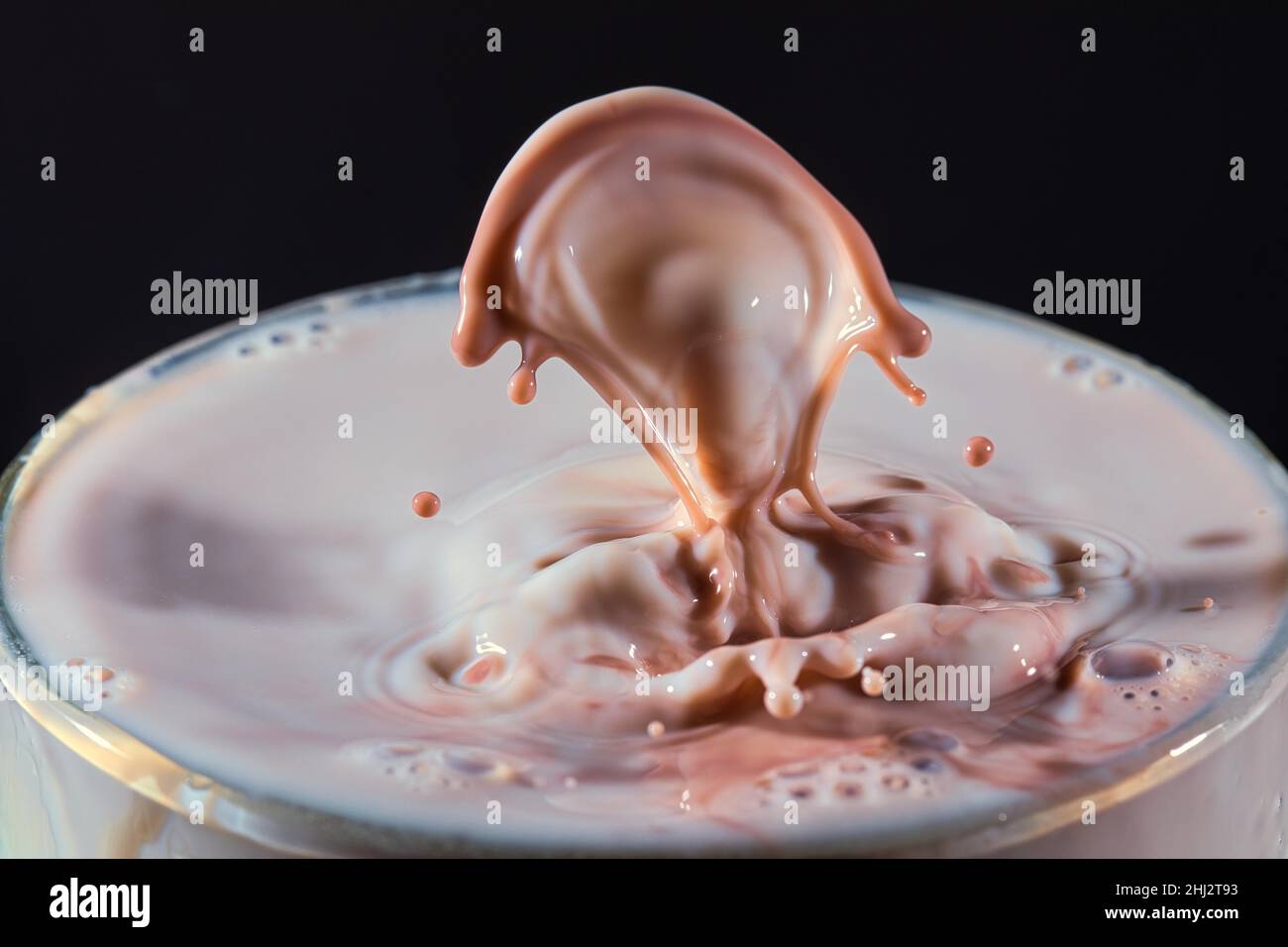 Goccia fotografia latte e cacao, fotografia ad alta velocità, cibo, gocce Foto Stock