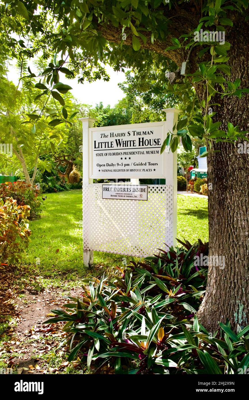 Marker per la Little White House di Harry S. Truman a Key West, Florida. Costruito nel 1890 presso l'alloggiamento ufficiale navale. Foto Stock