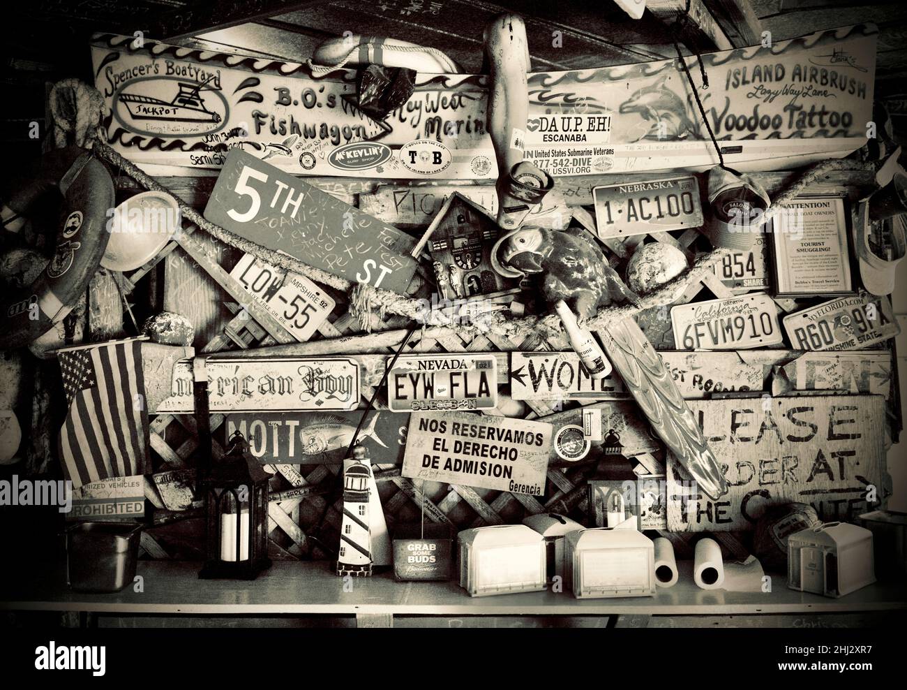 B.O.’s Fish Wagon, situata in Caroline Street a Key West, Florida. Cibo offbeat in un sacco di legno di driftwood che distribuisce pesce fritto, frittelle di conca. Foto Stock