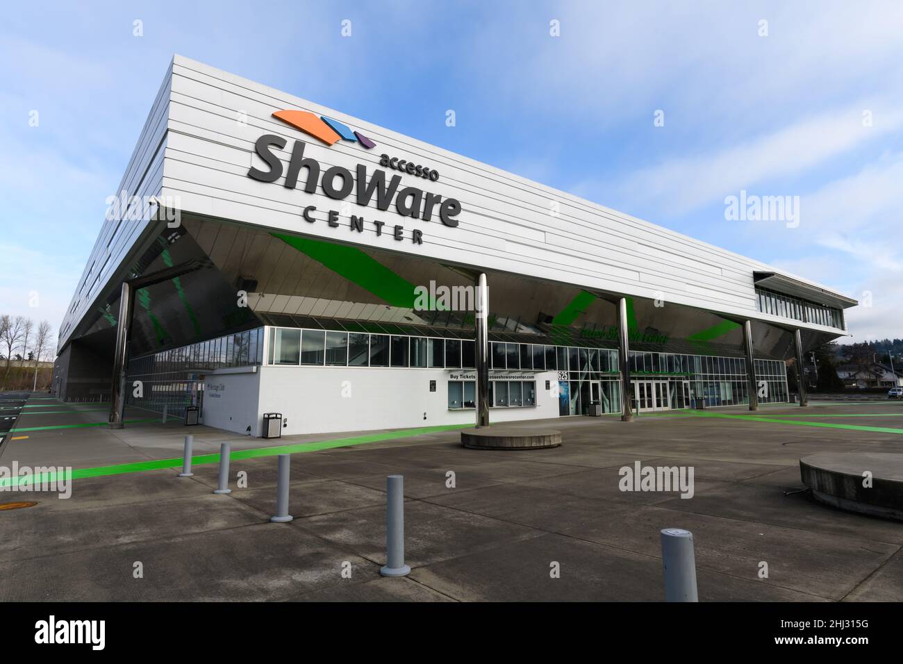 Kent, WA, USA - 21 gennaio 2021; luogo di intrattenimento accessibile ShoWare Center a Kent Washington con vista panoramica Foto Stock