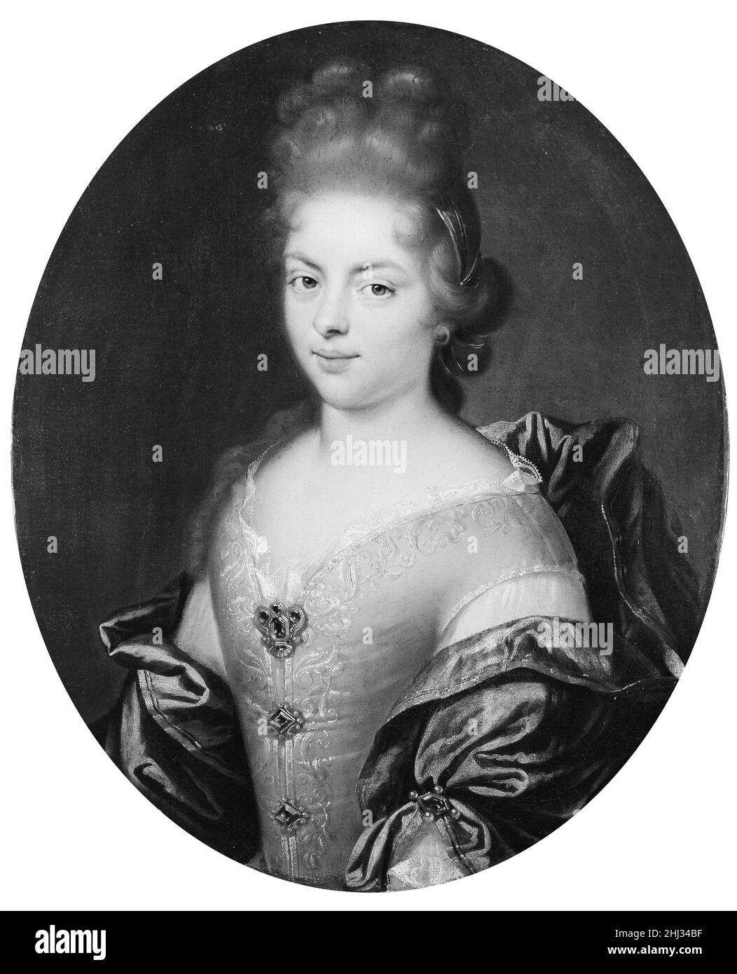 Ritratto di una donna in un abito rosa francese Pittore francese questi pendenti, presumibilmente di un marito e di una moglie, sono tipici di un formato e stile divulgato da Pierre Gobert (1662–1744) che guardò al Rinascimento francese precedenti anche come molti dei suoi contemporanei si volevano al più leggero, Ritratti animati di Anthony Van Dyck (1599–1641). I volti delle sedute, compresa l’ombra delle cinque ore, sono resi ammirevoli, ma i loro costumi sono relativamente schematici, in particolare intorno alla spalla e ai drappeggi e ai gioielli, rendendo difficile l’attribuzione di queste opere. Ritratto di un Woma Foto Stock