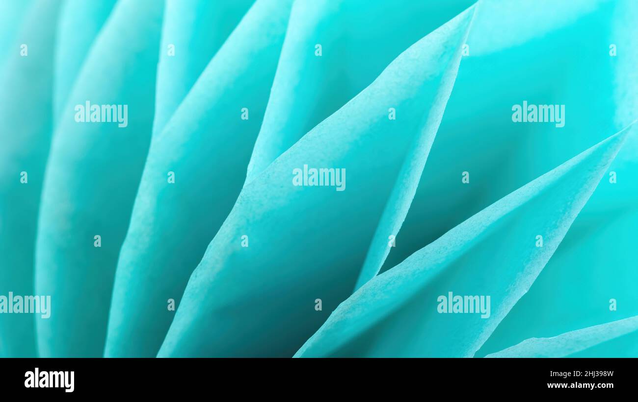 Fotografia macro di lanterna di carta cinese turchese. Sfondo blu astratto con prospettiva ad alta definizione per sfondi e screensaver. Foto Stock