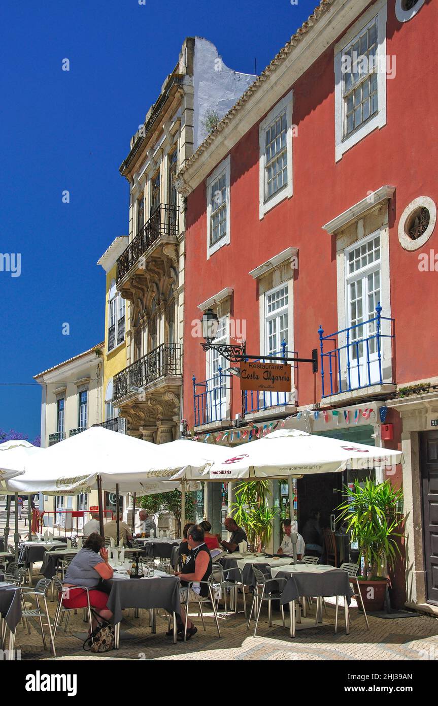 Street cafe, RVA d. Francisco Gomes, Città Vecchia, Faro, Regione dell'Algarve, Portogallo Foto Stock