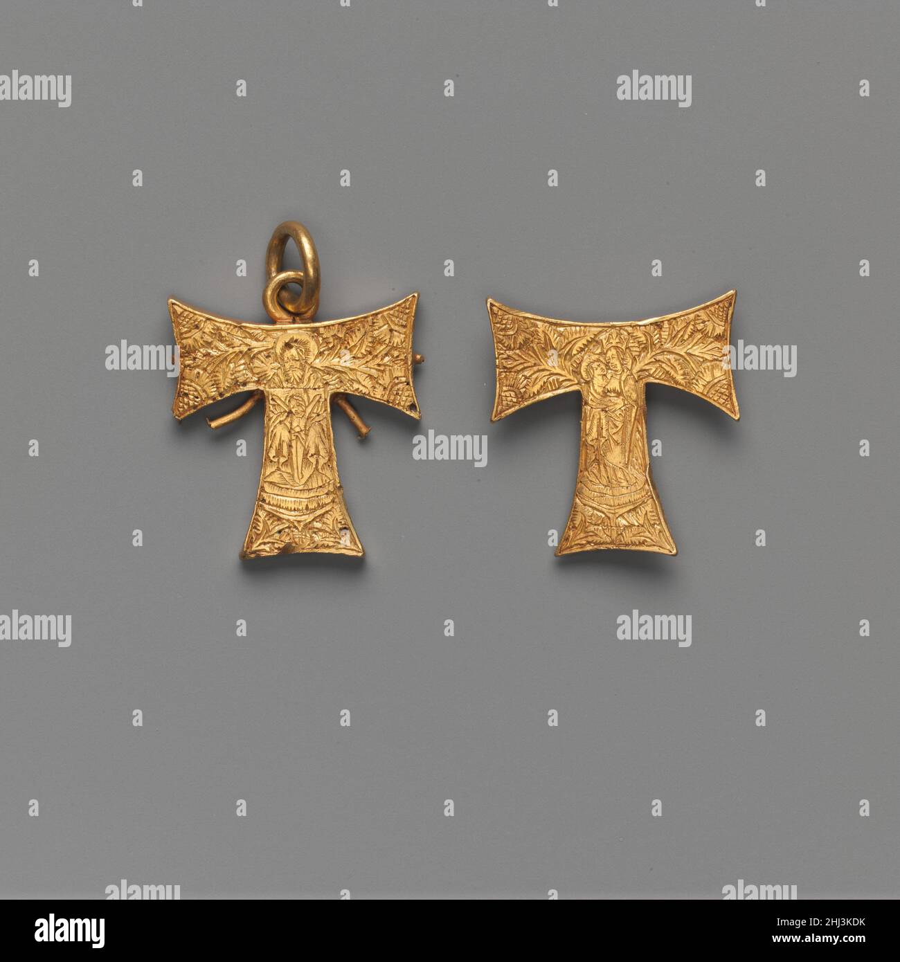 Capsula pendente a forma di croce tau, con la Trinità e la Vergine Bambino ca. 1485 Britannici la croce di Tau era associata a Sant'Antonio e proteggeva dal fuoco di Sant'Antonio,