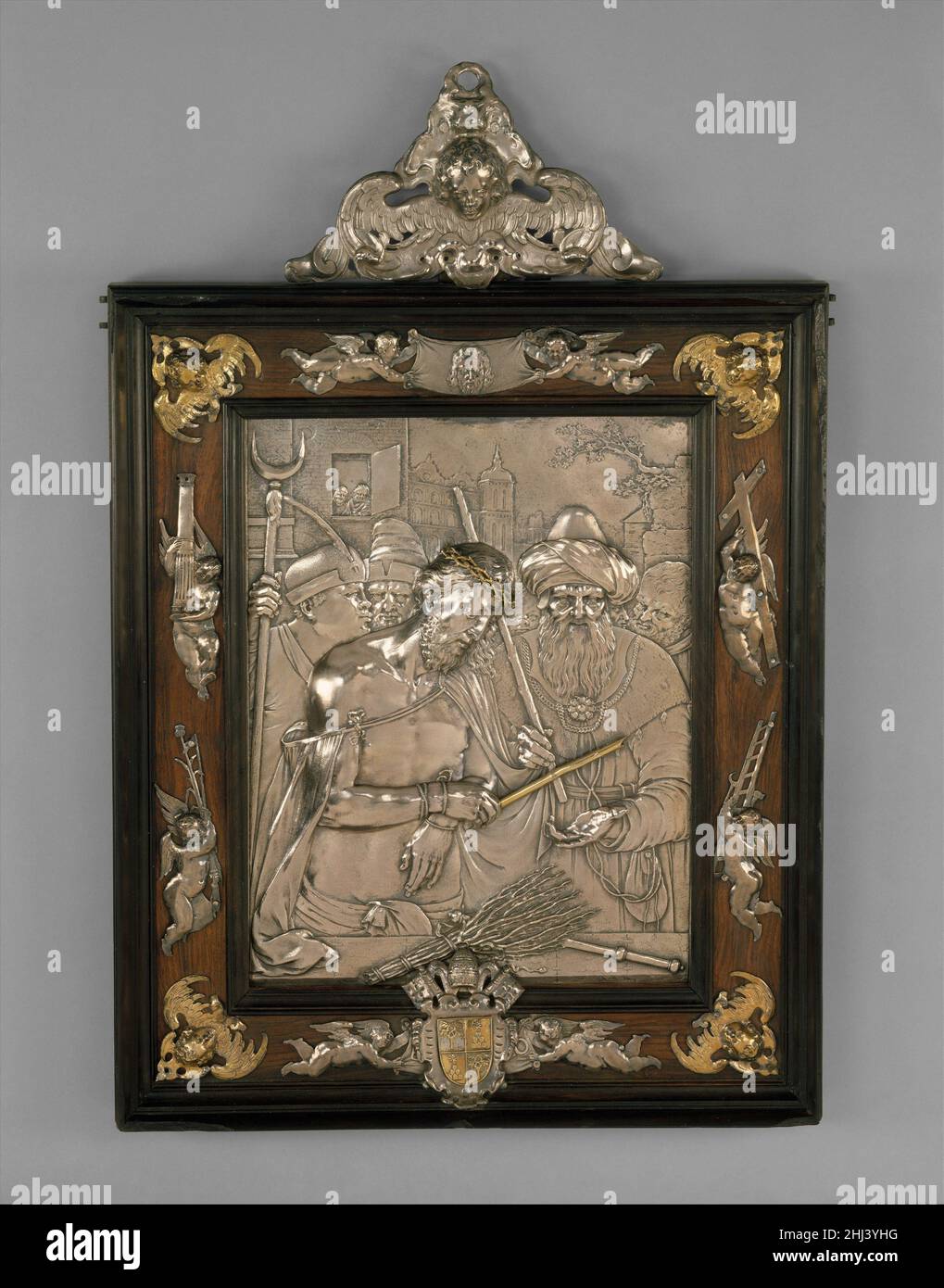 Ecce Homo fine 16th–inizio 17th secolo Anonimo, tedesco, 17th secolo Tedesco Un dipinto di composizione quasi identica è stato offerto per la vendita a Parigi, chiamato 'Ecole Flamande vers 1580', descritto come pannello di quercia, Contrassegnato sul retro con il marchio della gilda dei produttori di pannelli di Anversa e il marchio del produttore di pannelli (non identificato). Ecce Homo 205519 Foto Stock