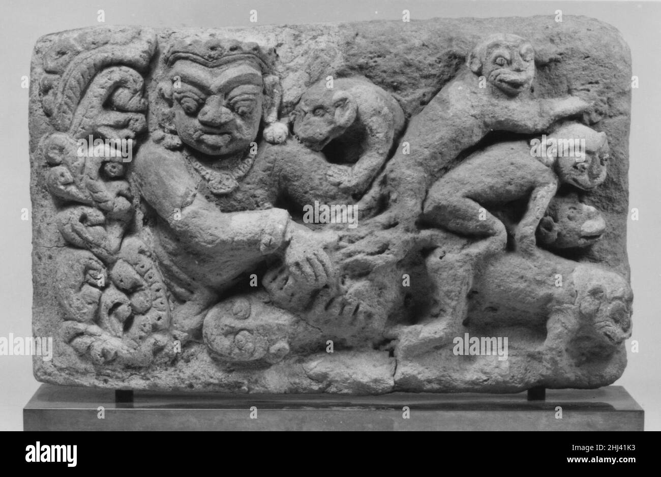 Targa con scena Ramayana 13th–14th Indonesia del secolo (Java). Targa con scena Ramayana 38290 Foto Stock