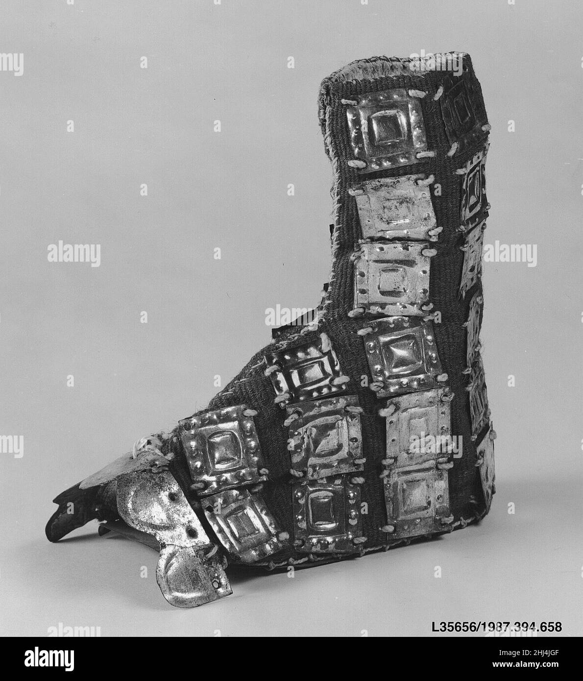 Slipper con ornamenti in metallo 13th–15th Chimú secolo o Chancay. Slipper con ornamenti metallici 314896 Foto Stock