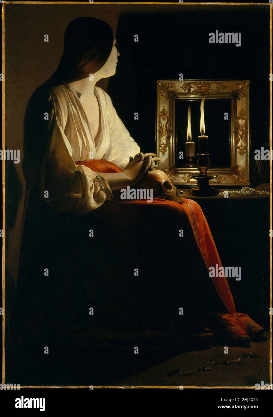 La Penitente Magdalen ca. 1640 Georges de la Tour Francese con i suoi contrasti estremi di candele e ombre, la geometria pura delle sue forme e l'umore meditativo, questo dipinto esemplifica l'opera di la Tour nel suo più completo e caratteristico. Originario del Ducato di Lorena nella Francia orientale, la Tour era molto indebitato alla pittura caravaggesca, ma tendente a forme ancora più semplificate. L'atmosfera tranquilla di questo dipinto si adatta perfettamente al soggetto, Maria Maddalena, testimone di Cristo che rinunciò ai piaceri della carne per una vita di penitenza e contemplazione. È mostrata w Foto Stock