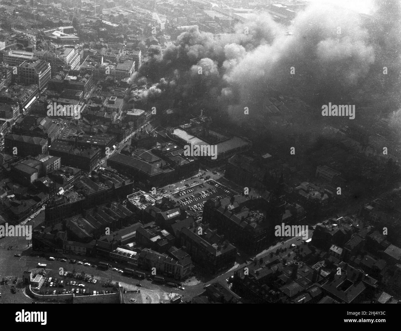 Incendio presso il grande magazzino Henderson di Liverpool. 22nd giugno 1960. Foto Stock