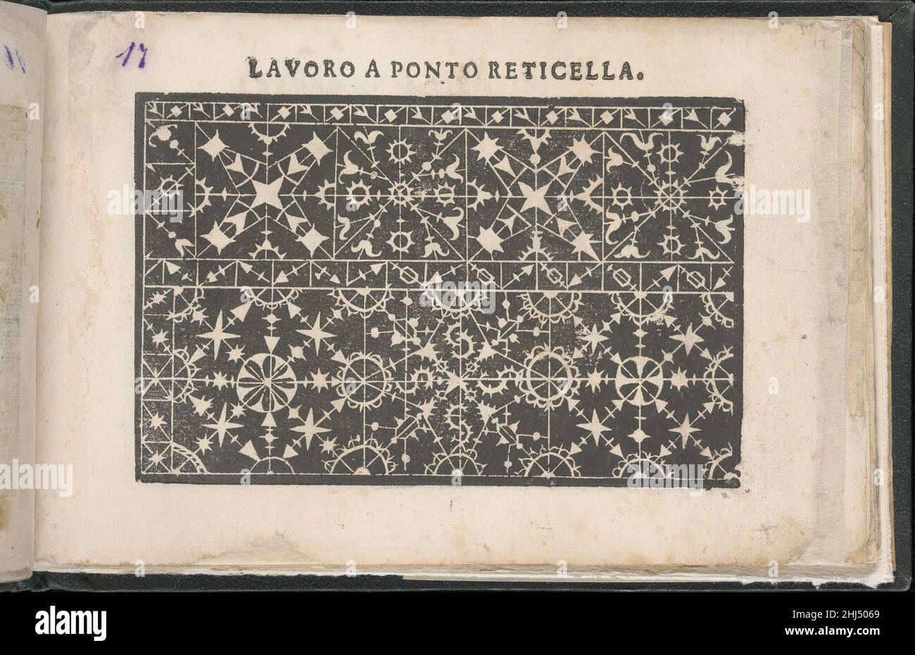 Gemma pretiosa della virtuose donne, pag. 17 (recto) (1625) Isabella Catanea Parasole italiano progettato da Isabella Catanea Parasole, italiano, ca. 1575-ca.1625, edito da Gugliemo Facciotti, Roma.dall'alto verso il basso e da sinistra verso destra:Design composto da 2 registri orizzontali. Il registro superiore è decorato con quadrati ornati con un disegno alternato di 2 tipi diversi di fiori. Il registro inferiore è decorato con un modello di diamanti; ciascuno incornicia un fiore circolare centrale. Gemma pretiosa della virtuose donne, pag. 17 (recto) 662201 Foto Stock