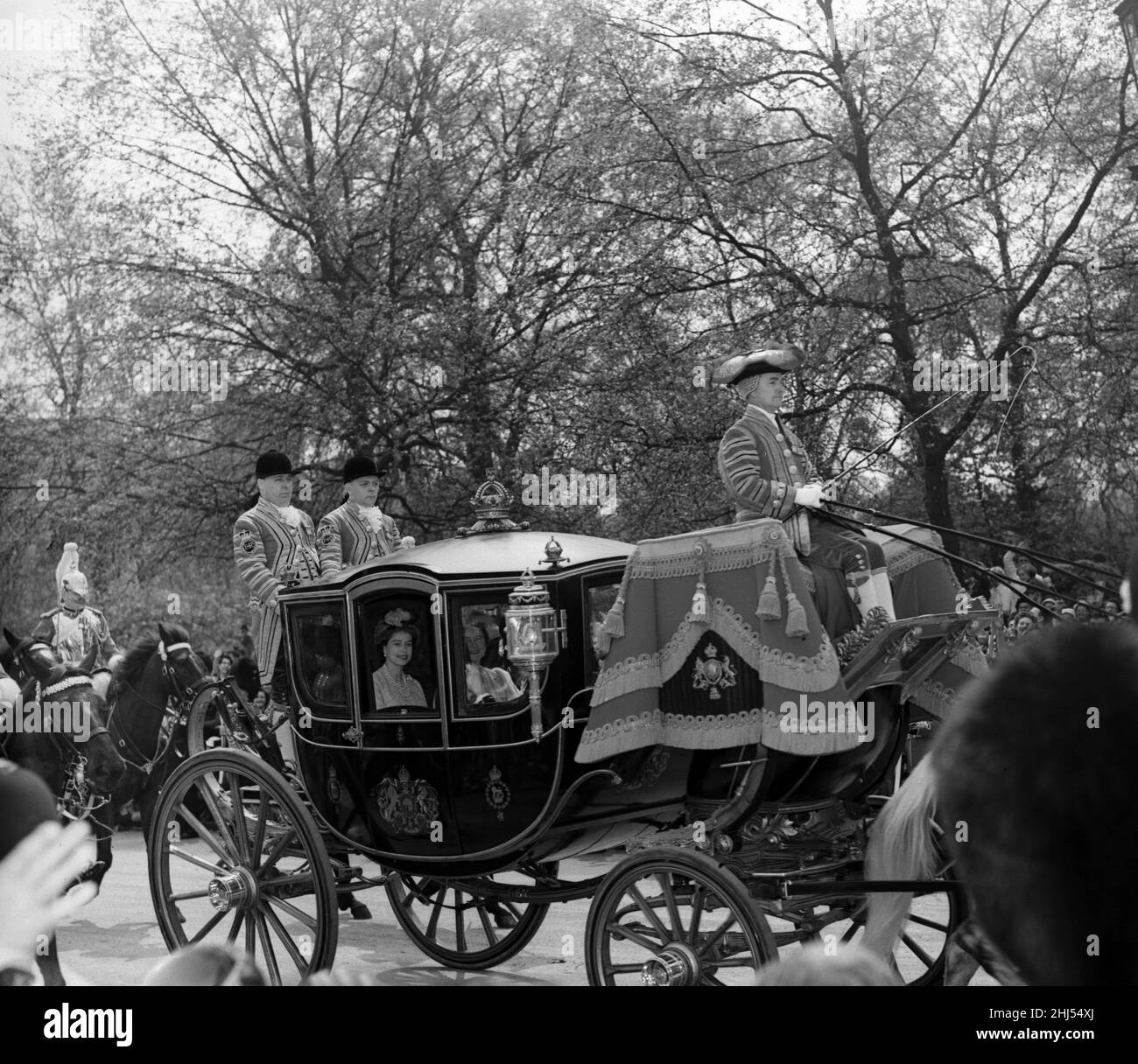 Le nozze della principessa Margaret e di Antony Armstrong-Jones. Nella foto, la Regina Elisabetta II e la Regina Madre in una carrozza. 6th maggio 1960. Foto Stock