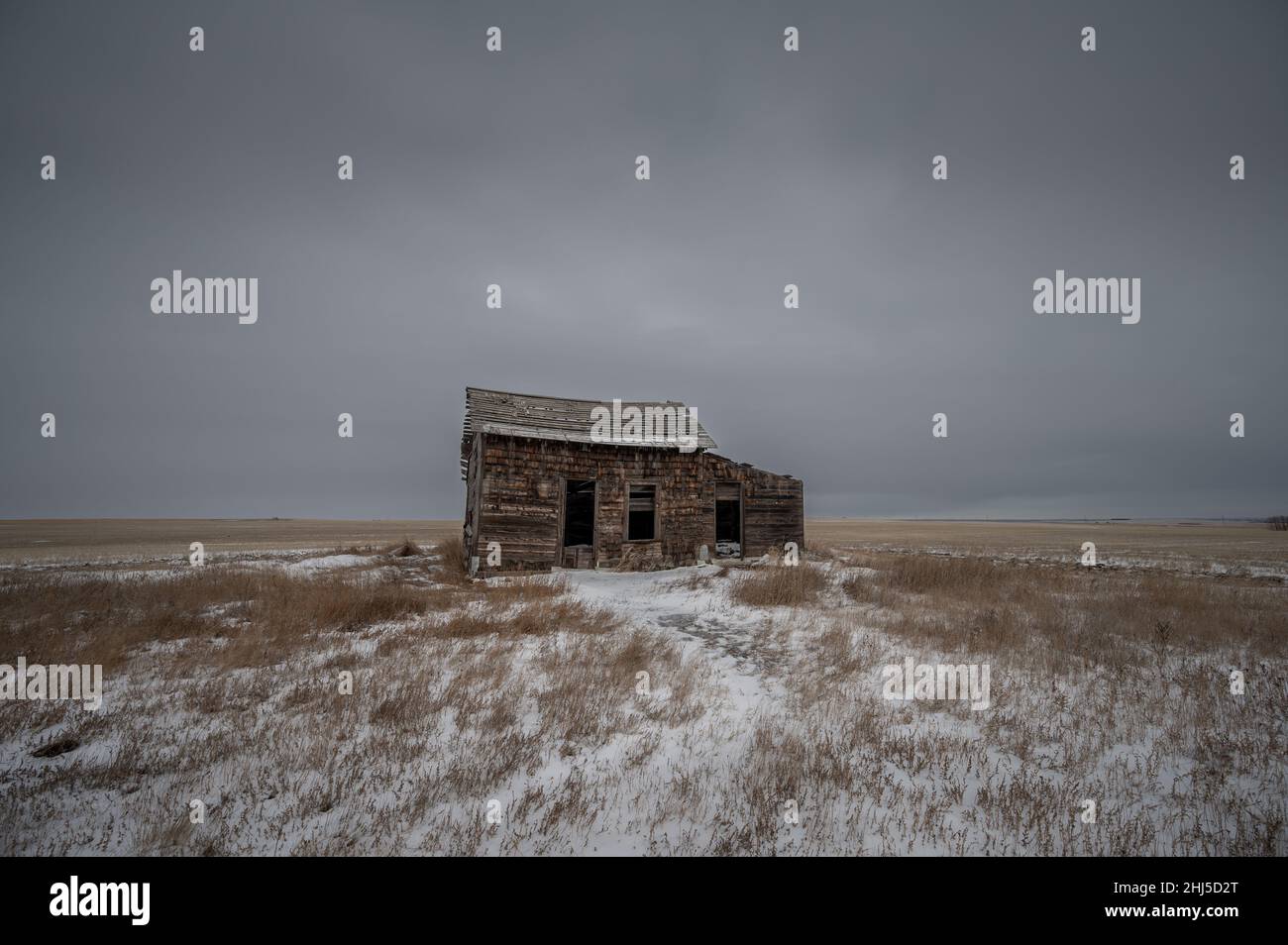 In inverno l'edificio dell'ufficio postale abbandonato vicino a Mossleigh Aberta. Foto Stock