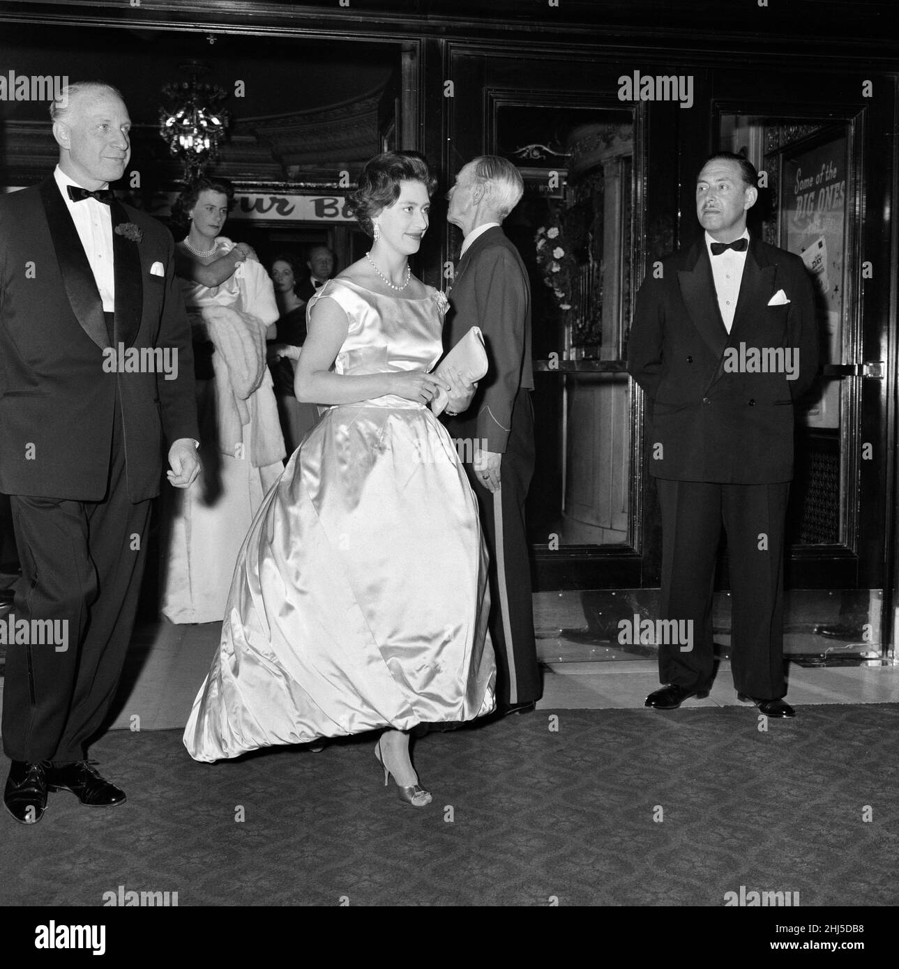 Il Royal World Premiere del film "Look Back in Anger" all'Empire Theatre, Leicester Square, Londra. Nella foto, la principessa Margaret arriva all'Empire Theatre. 28th maggio 1959. Foto Stock