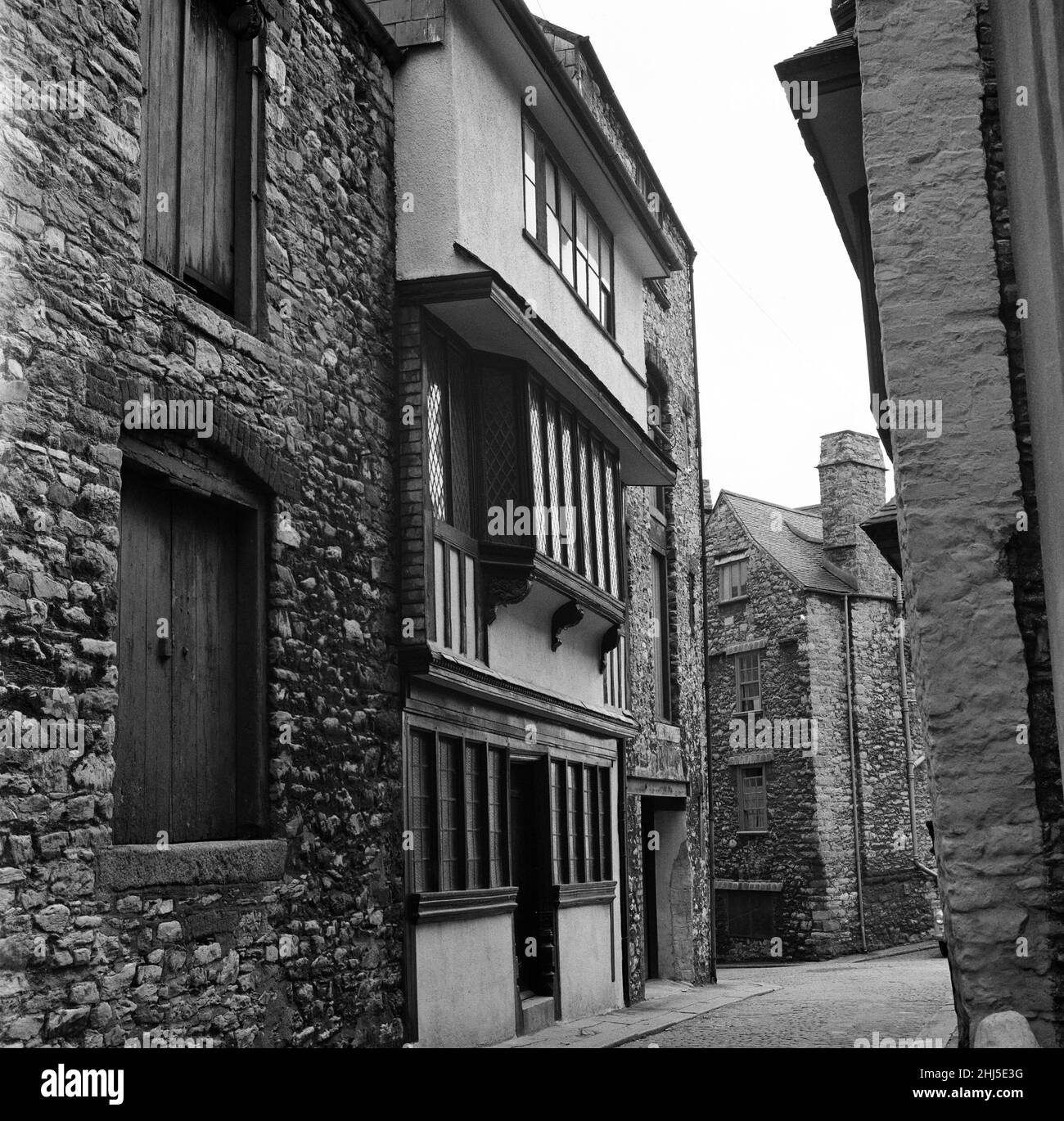 Viste generali di Plymouth, Devon. Nella foto, una casa elisabettiana, una casa mercanti a graticcio costruita intorno al 1584. 13th aprile 1961. Foto Stock