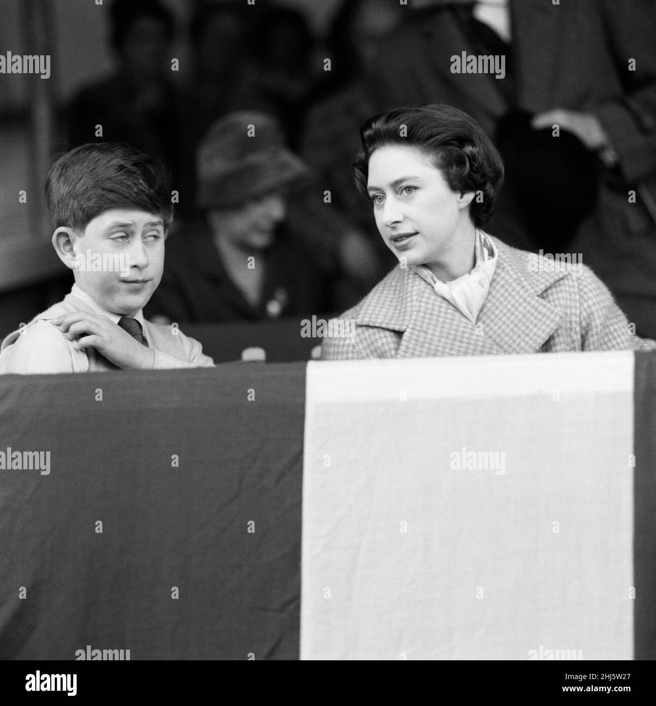 La famiglia reale al Badminton Horse Trials. Nella foto, il Principe Carlo e la Principessa Margaret. Aprile 1960. Foto Stock