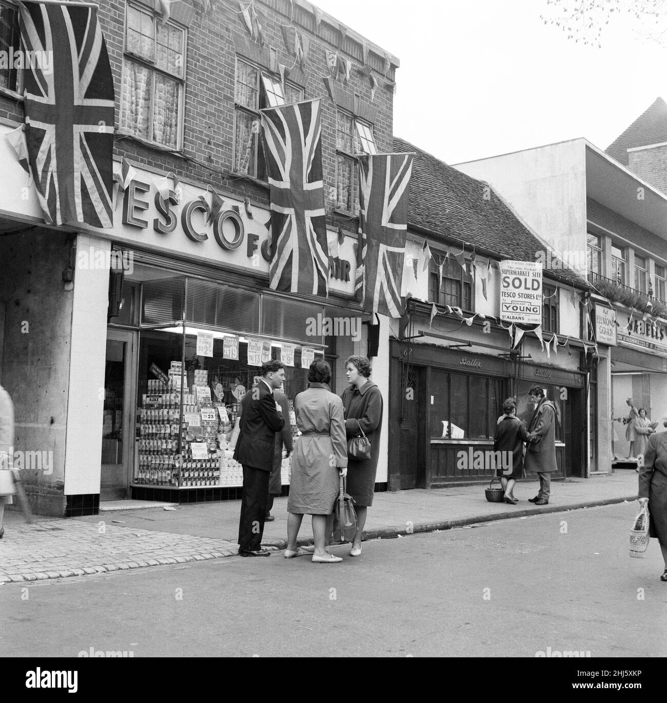 Il macellaio è venduto per il £100.000 a St Peter's Street, St Albans, Hertfordshire. 1961. Foto Stock