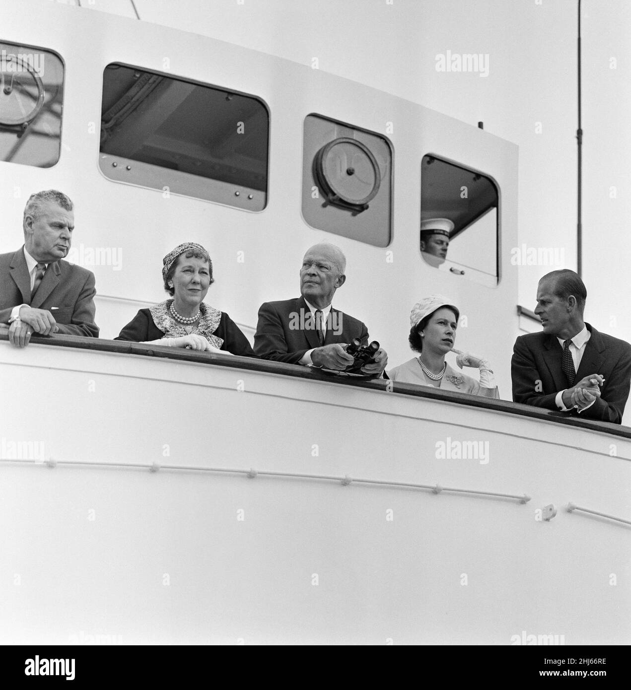 La Regina Elisabetta II e il Duca di Edimburgo raffigurarono il Presidente Eisenhower e sua moglie durante il tour reale del Canada. Montreal. 26th giugno 1959. Foto Stock