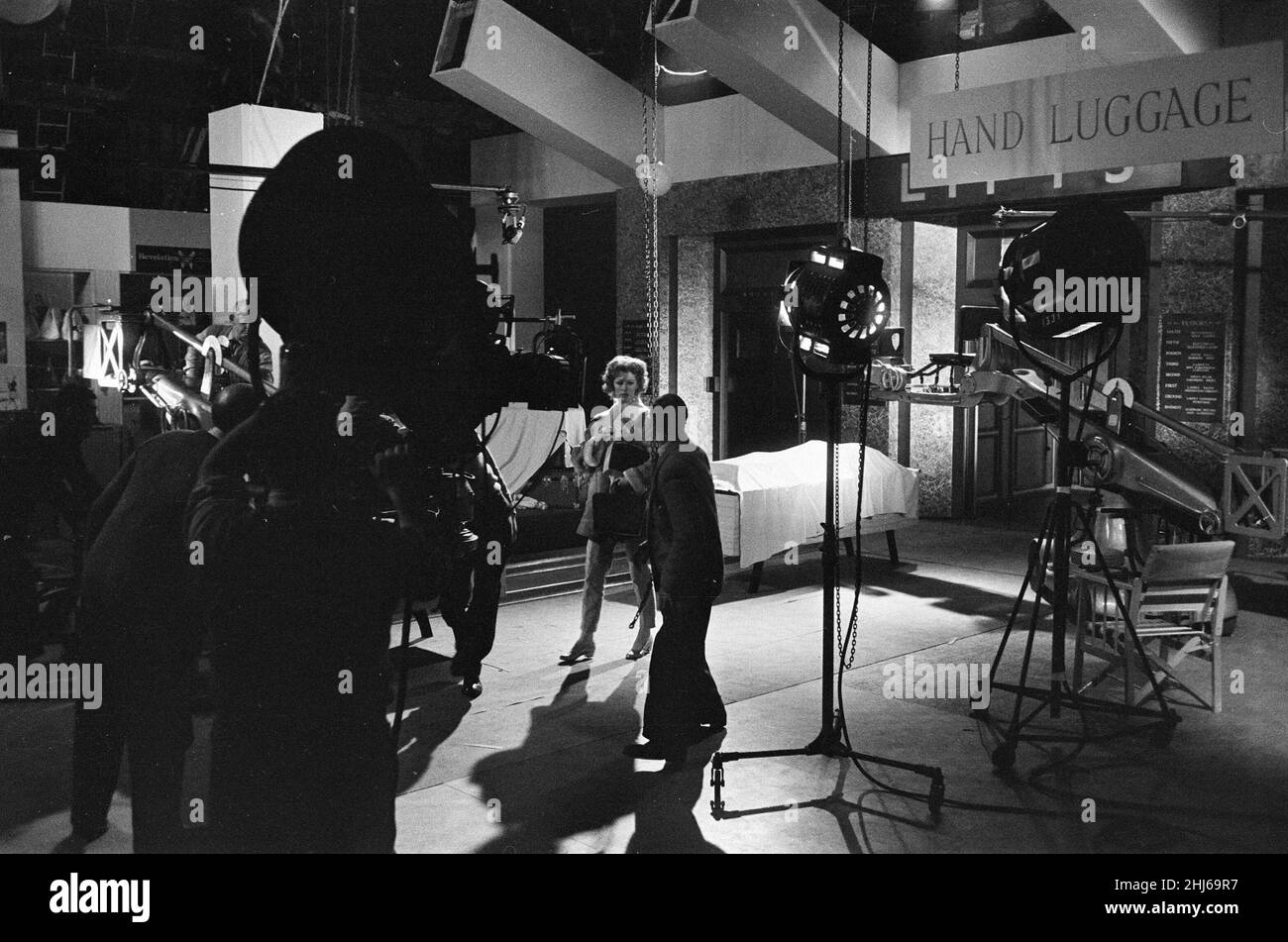 1960 Film Peeping Tom, dietro le quinte che girano a Pinewood Studios, Buckinghamshire, lunedì 30th novembre 1959. Peeping Tom, un film thriller di horror psicologico diretto da Michael Powell. All'epoca, il film aspra ricezione da parte dei critici, ma è stato da allora rivalutato ed è ora ampiamente considerato un capolavoro del cinema britannico. I nostri spettacoli di foto ... Moira Shearer che gioca il personaggio Vivian. Foto Stock