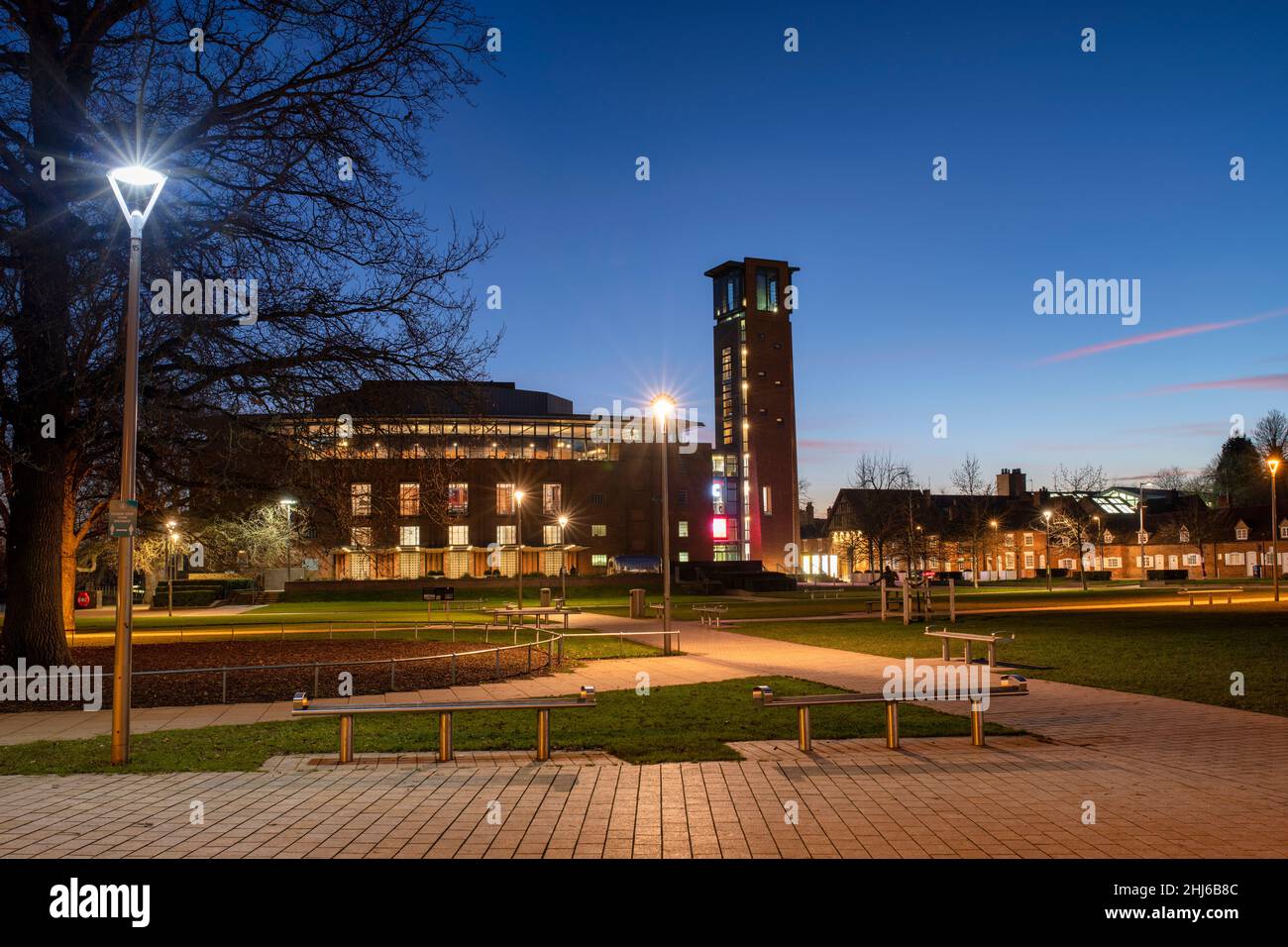 Royal Shakespeare Theatre al tramonto. Stratford upon Avon, Warwickshire, Inghilterra Foto Stock