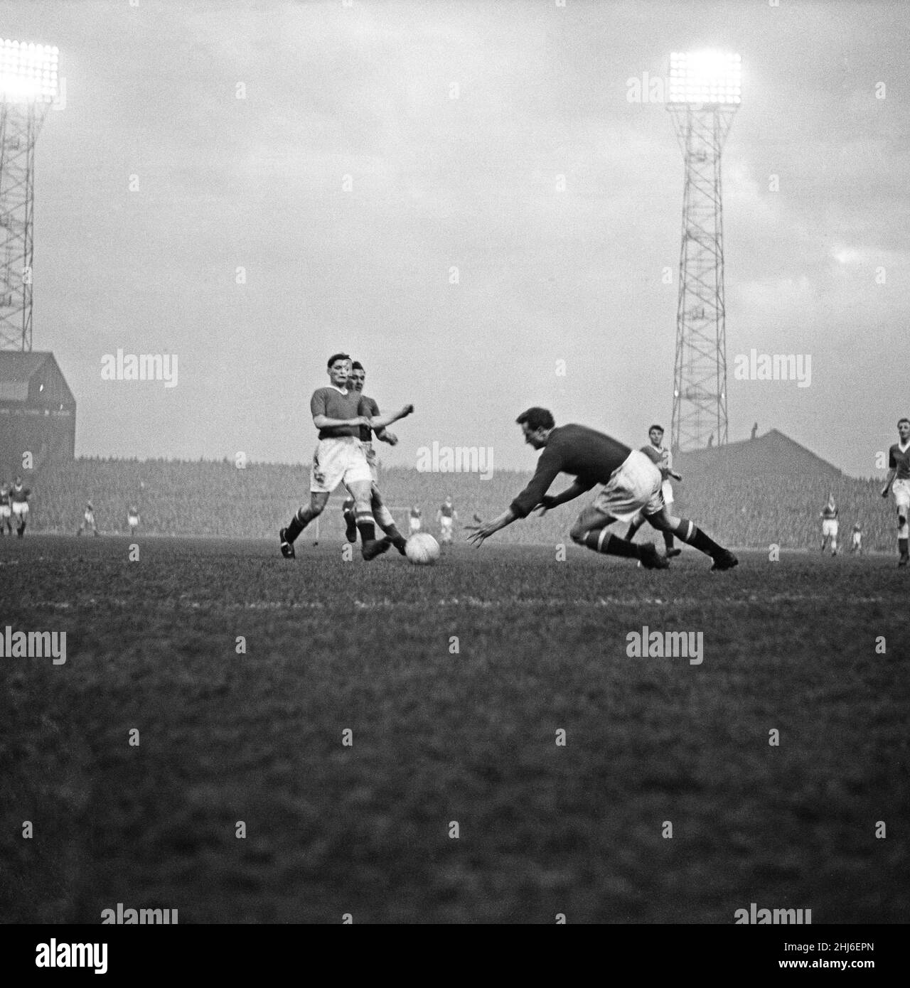 Manchester United / Leicester City. Punteggio finale 4-0 a Manchester United. Campionato Divisione uno. Vecchia Trafford. 21st dicembre 1957. Foto Stock