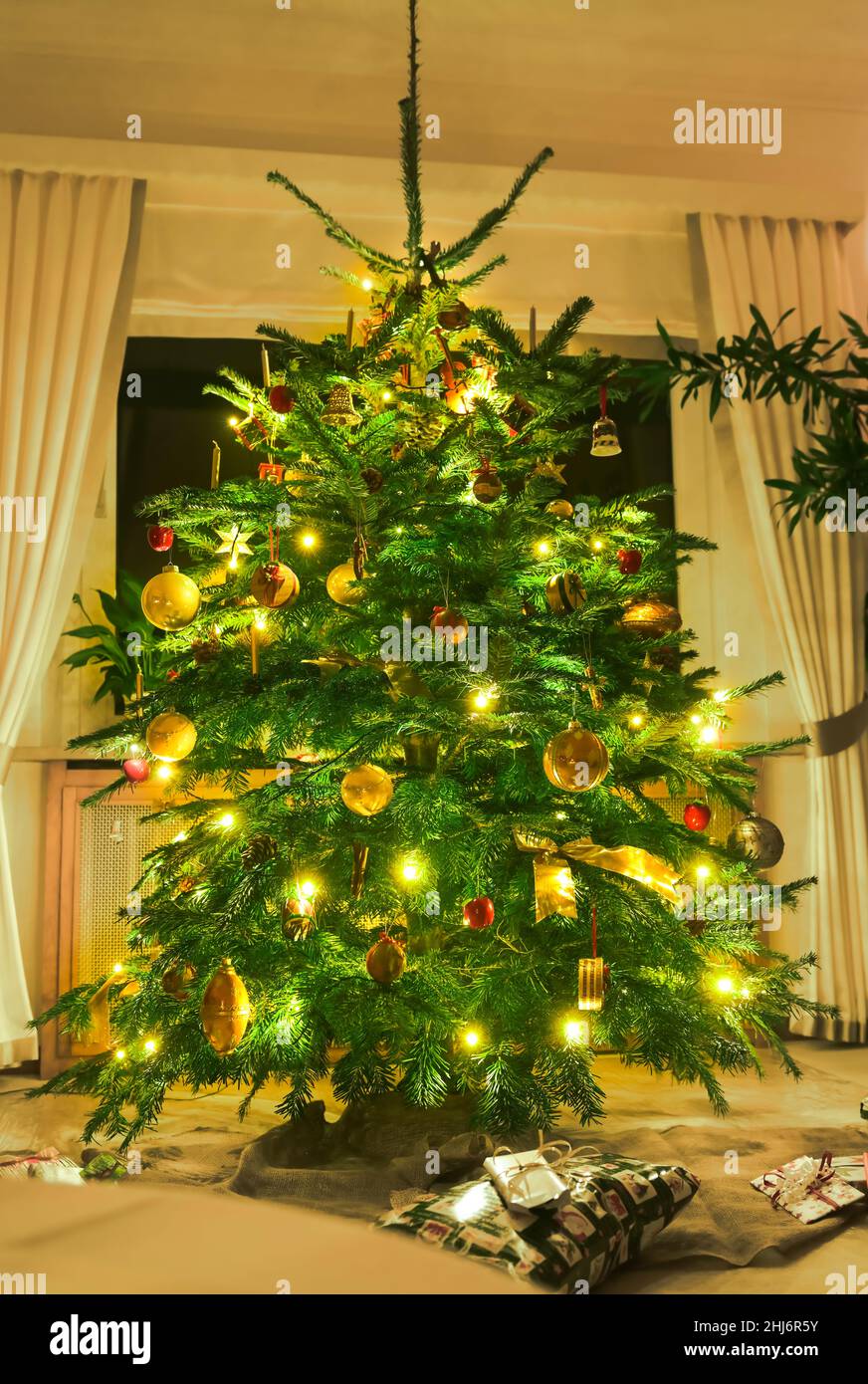 Geschmückter Weihnachtsbaum Foto Stock
