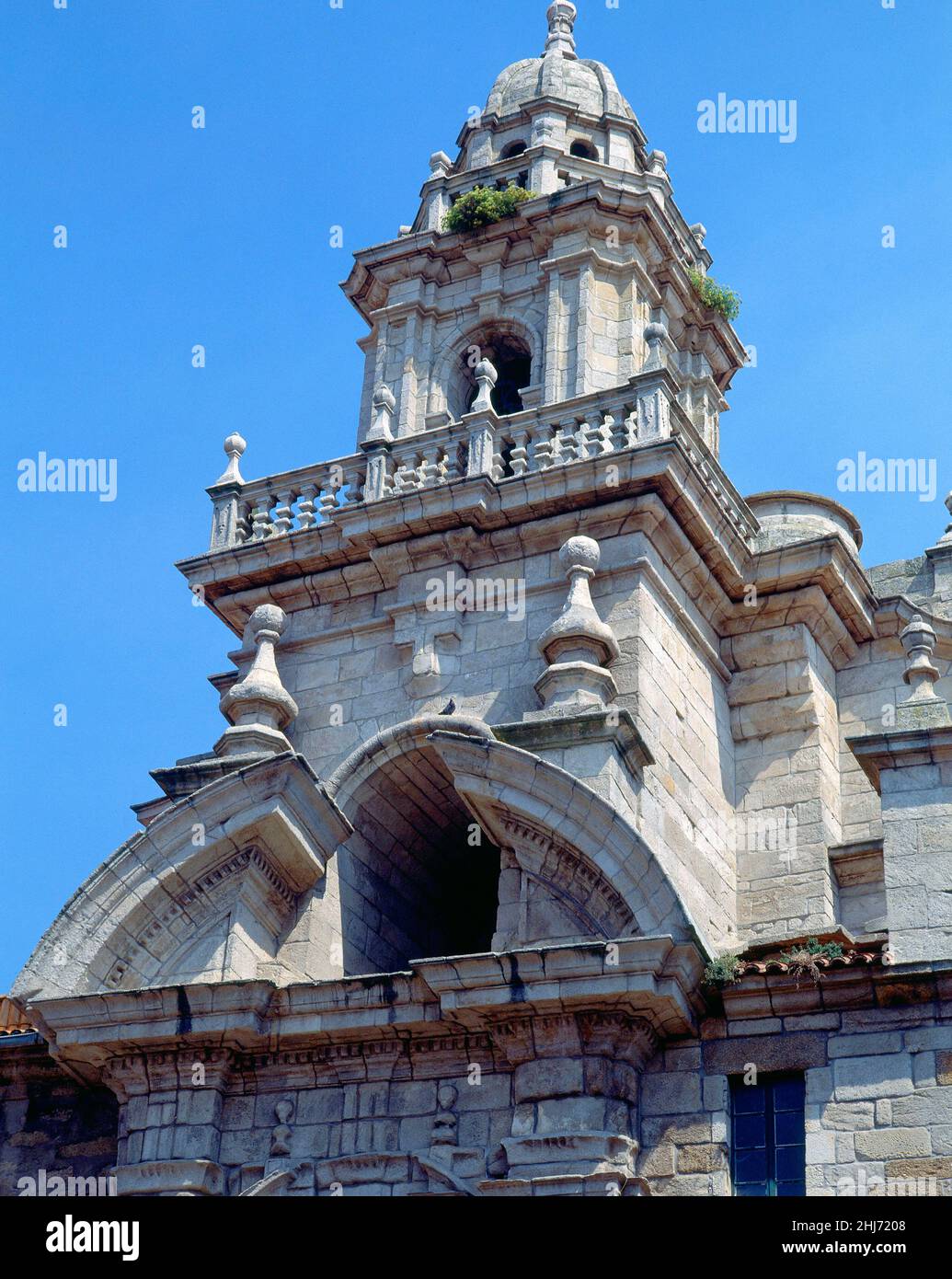 TORRE CAMPANARIO DE LA IGLESIA DE SANTO DOMINGO - SIGLO XVIII - FOTO AÑOS 90. AUTORE: RICOY ALBERTO ATRIBUIDO. LOCALITÀ: IGREJA DE SAO DOMINGOS. LA CORUNA. A CORUÑA. SPAGNA. Foto Stock