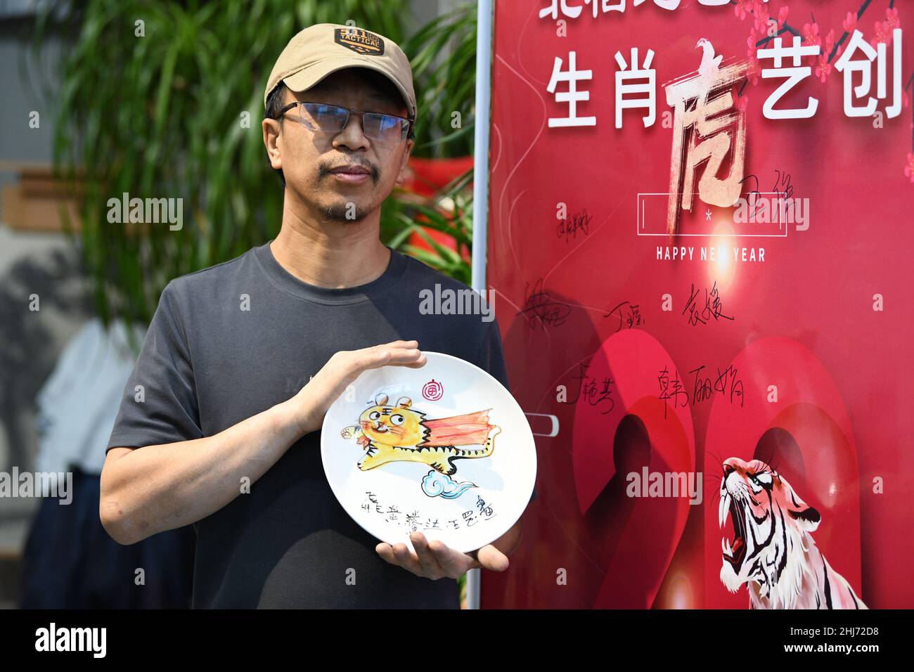 Yakeshi, Yakeshi, Cina. 27th Jan 2022. Il 24 gennaio 2022, gli artisti Yakeshi nella Mongolia interna crearono opere d'arte con elementi tigre per celebrare il Festival di Primavera dell'anno della tigre. (Credit Image: © SIPA Asia via ZUMA Press Wire) Foto Stock