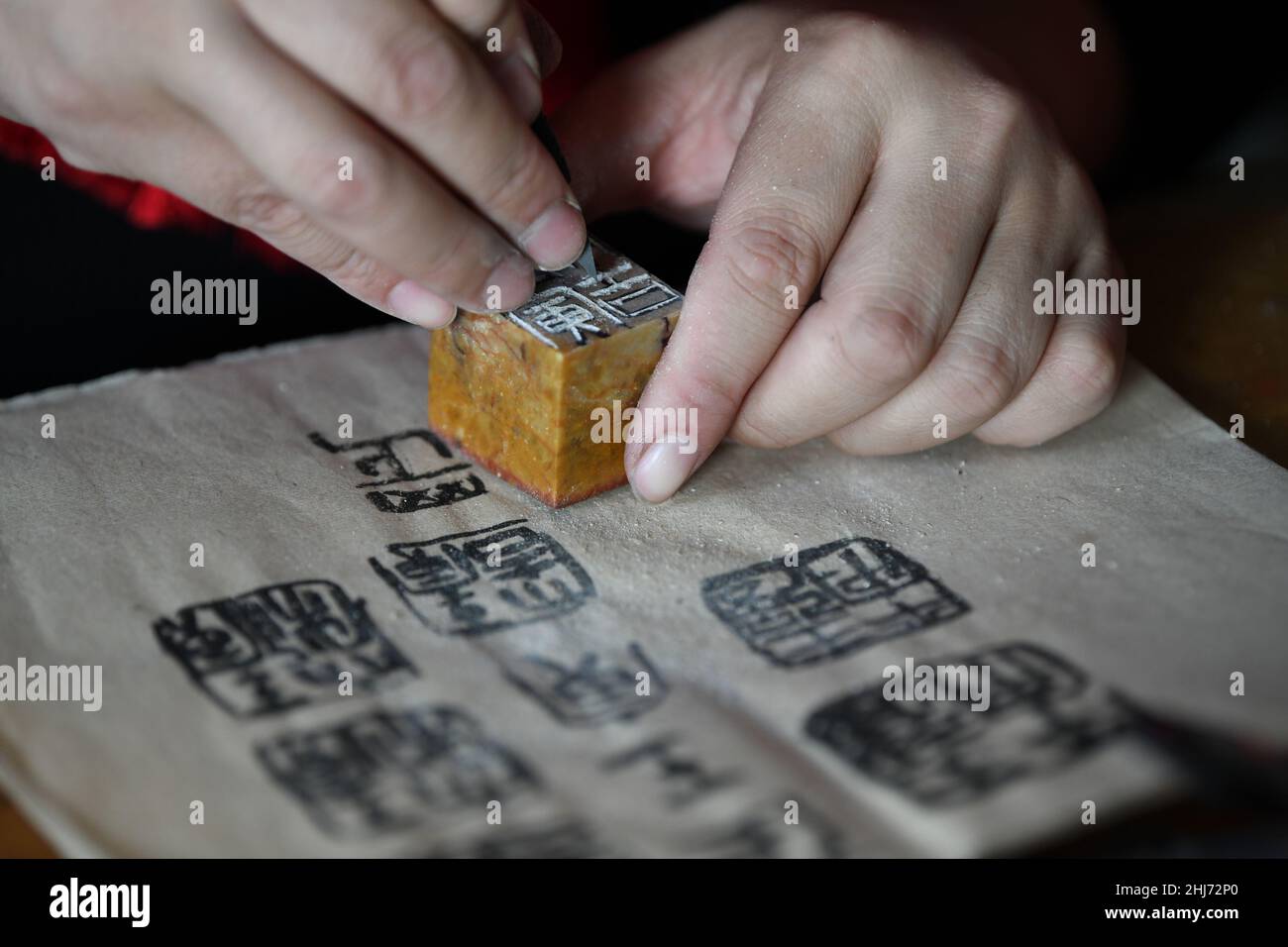 Yakeshi, Yakeshi, Cina. 27th Jan 2022. Il 24 gennaio 2022, gli artisti Yakeshi nella Mongolia interna crearono opere d'arte con elementi tigre per celebrare il Festival di Primavera dell'anno della tigre. (Credit Image: © SIPA Asia via ZUMA Press Wire) Foto Stock