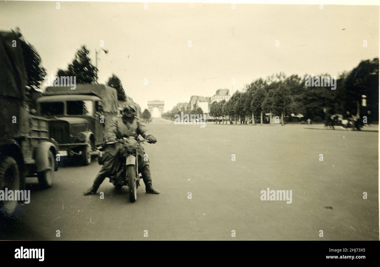 Guerra mondiale WW2 soldati tedeschi invade la Francia - 14 giugno 1940, arrivando a Parigi (Francia) Foto Stock